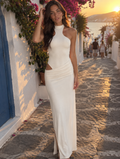 Abito Lungo Bianco Smanicato con Collo Alto e Cut-Out in Vita